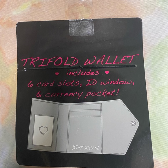 Betsey Johnson Tri-Fold Wallet 5 CC Slots, ID Window & Cash Pocket Lavender NWT! - Picture 2 of 4